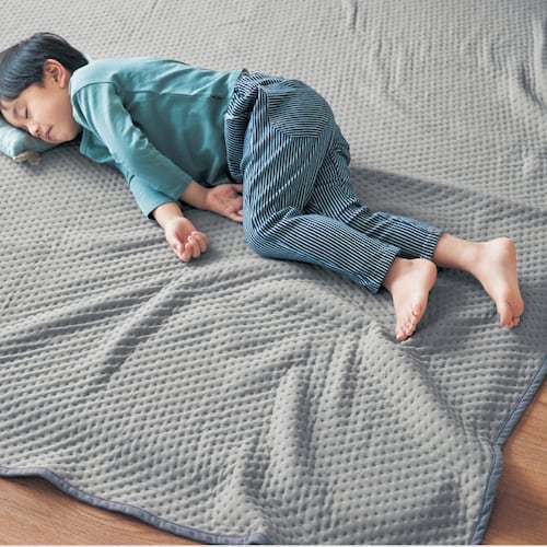 コンパクトに畳めるニット素材のやわらかラグ 【洗えるラグ】