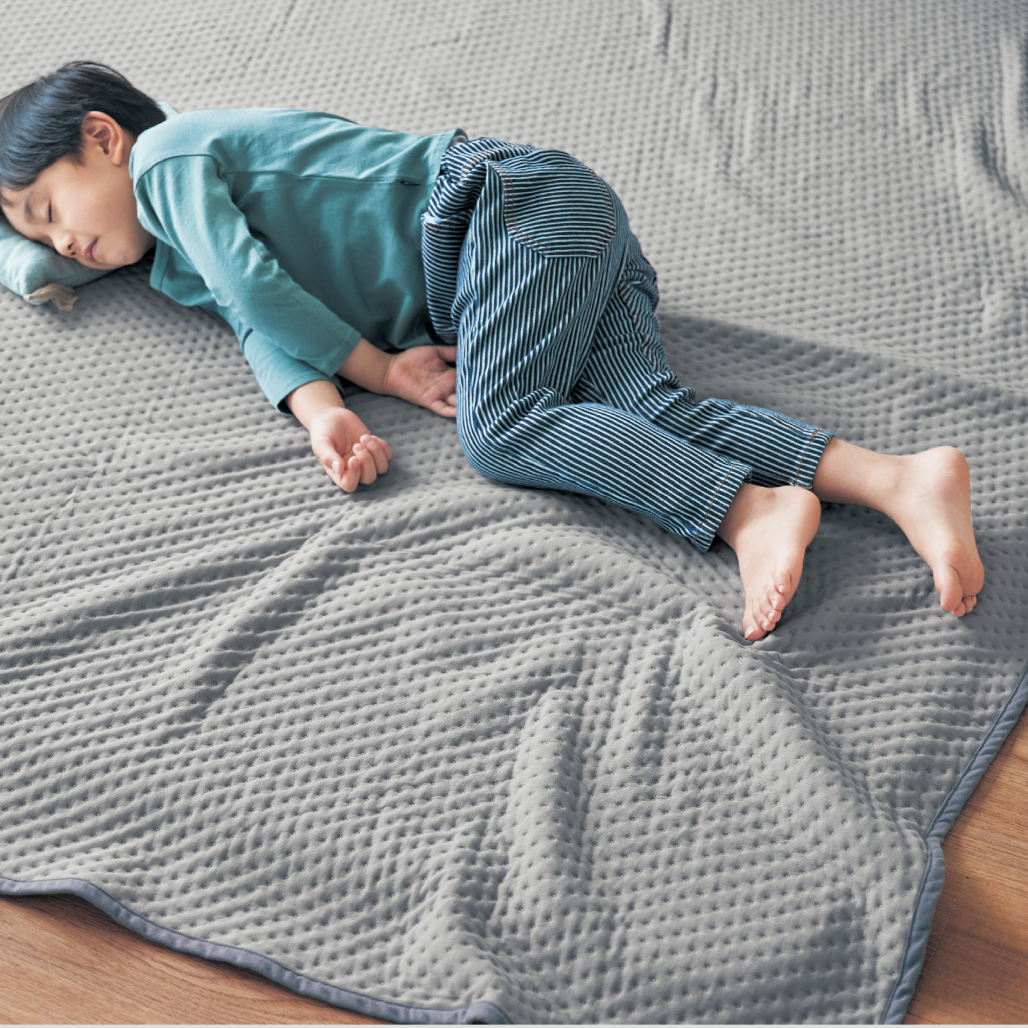 【ベルメゾン】コンパクトに畳めるニット素材のやわらかラグ 【洗えるラグ】
