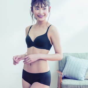 ペアになるブラとのセット着用例（ブラック）