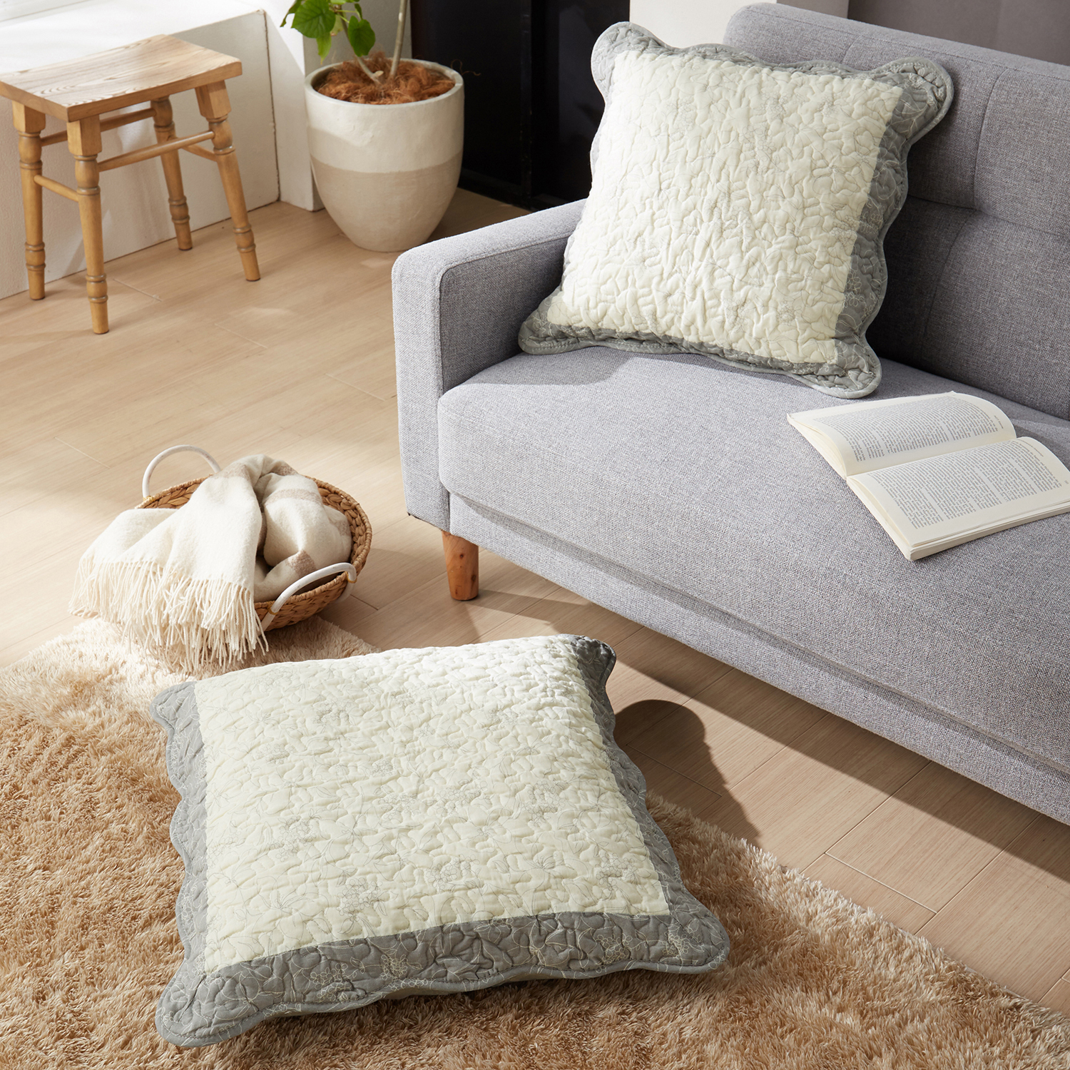 【ベルメゾン】フラワー刺繍のスカラップクッションカバー・座布団カバー 【ベルメゾン】フラワー刺繍のスカラップクッションカバー・座布団カバー