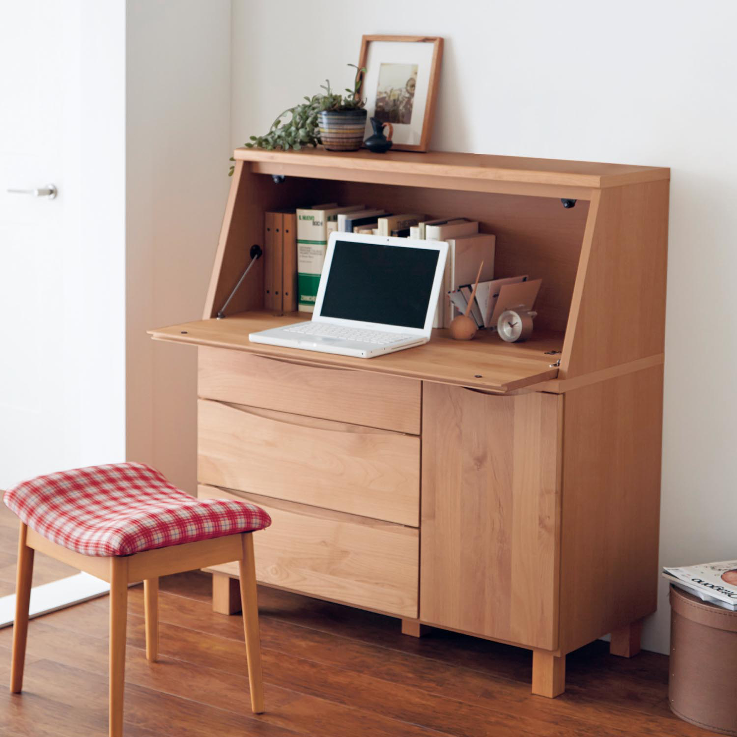 【ベルメゾン】アルダー材のライティングビューロー 【ベルメゾン】アルダー材のライティングビューロー