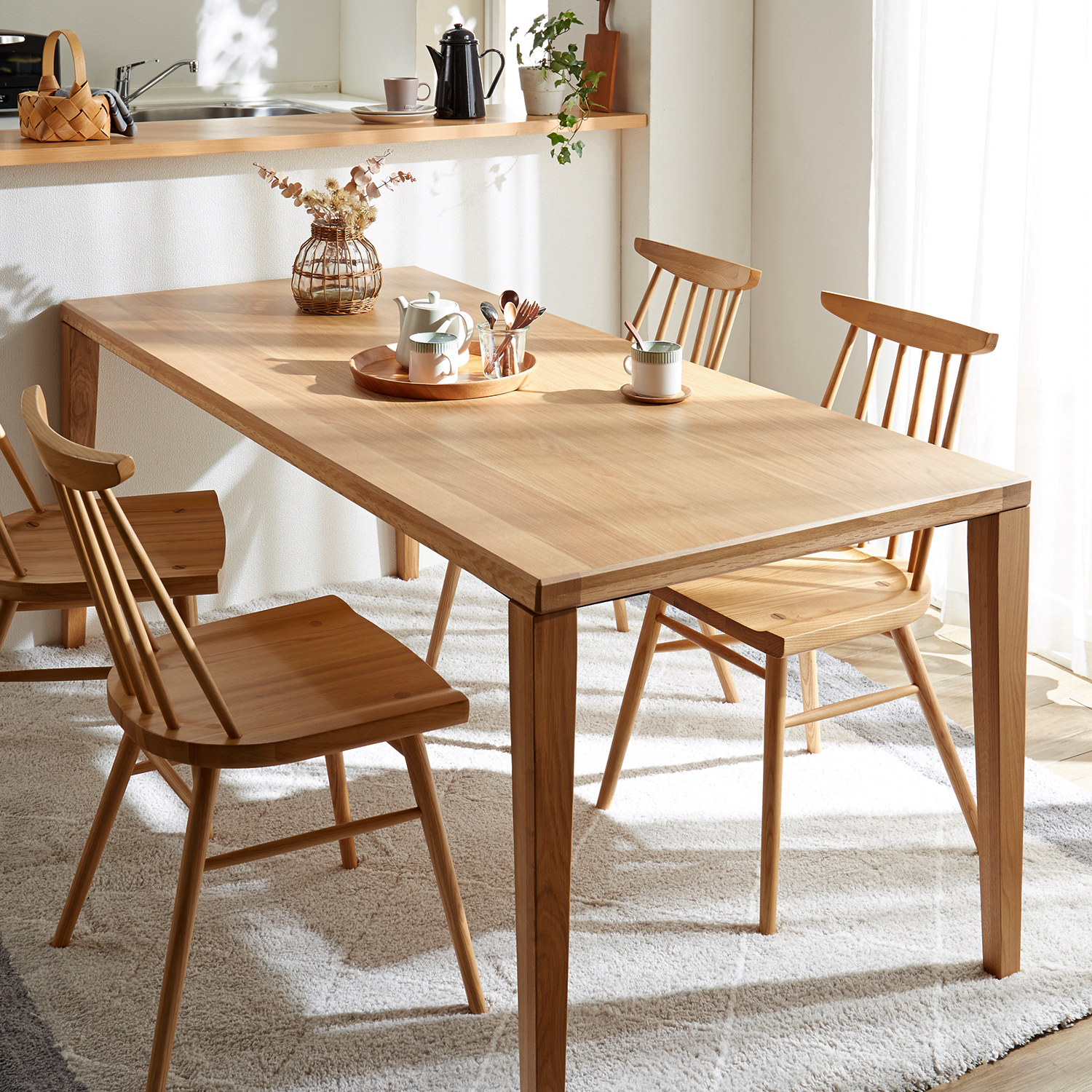 【ベルメゾン】細身のシルエットが美しいオーク材のダイニングテーブル 【ベルメゾン】細身のシルエットが美しいオーク材のダイニングテーブル