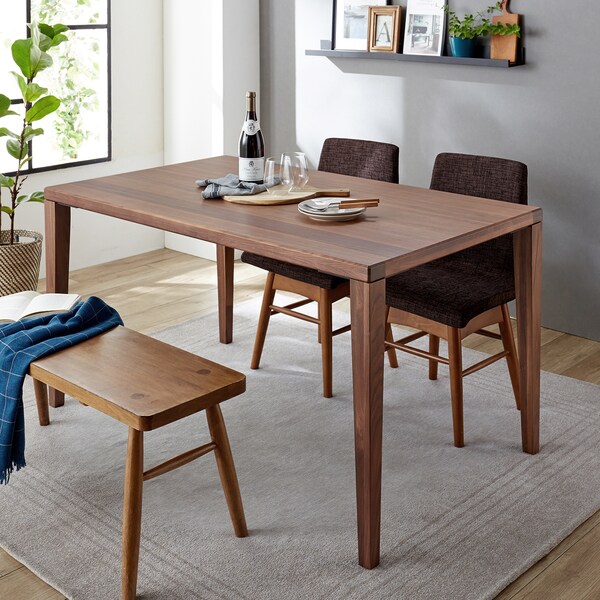 【ベルメゾン】細身のシルエットが美しいウォルナット材のダイニングテーブル