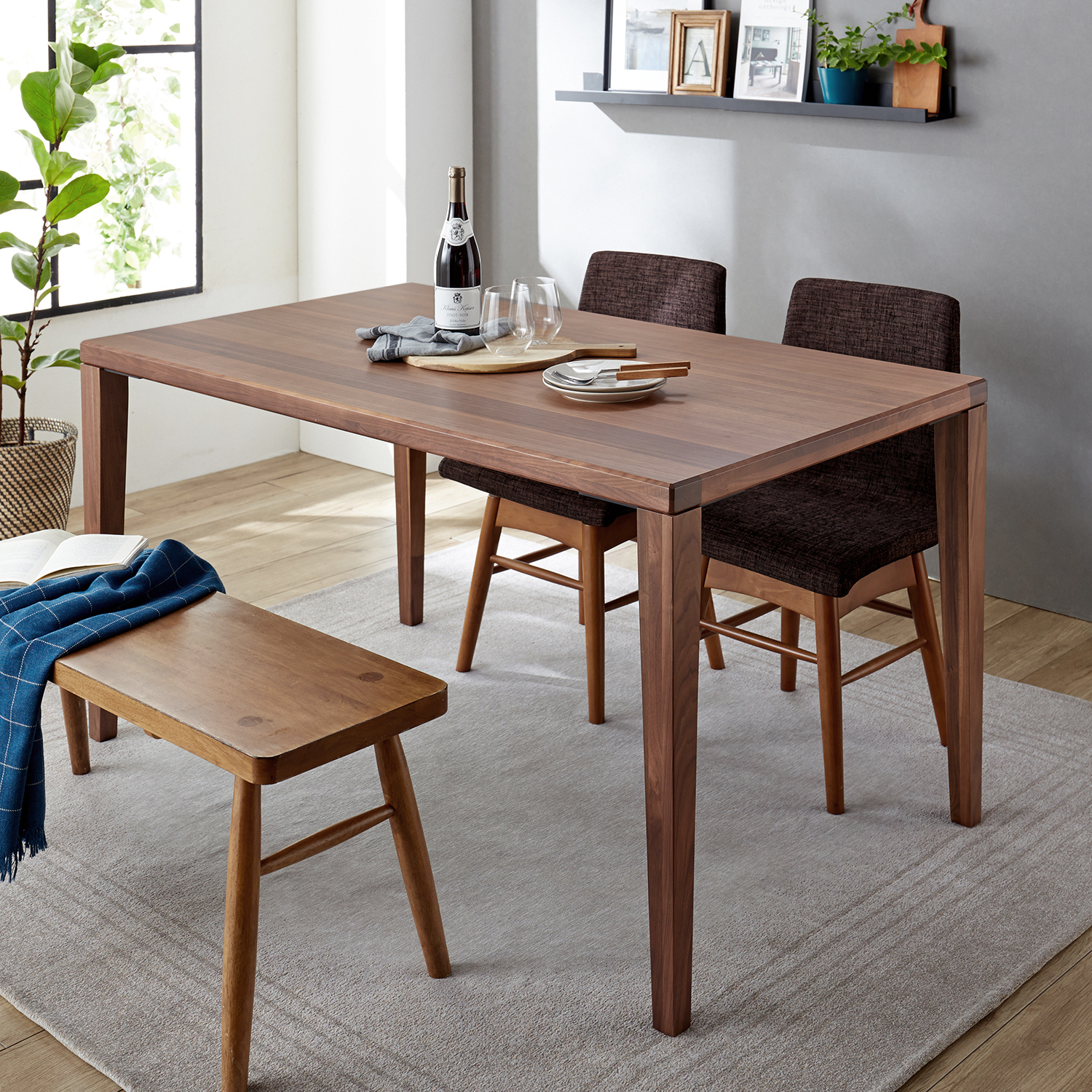 【ベルメゾン】細身のシルエットが美しいウォルナット材のダイニングテーブル 【ベルメゾン】細身のシルエットが美しいウォルナット材のダイニングテーブル