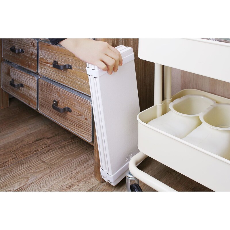 折り畳んでコンパクトに収納できます