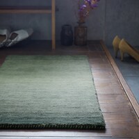 グレー