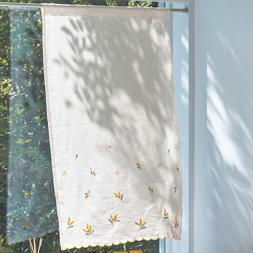 フレンチリネン刺繍の小窓カーテン「ミモザ」