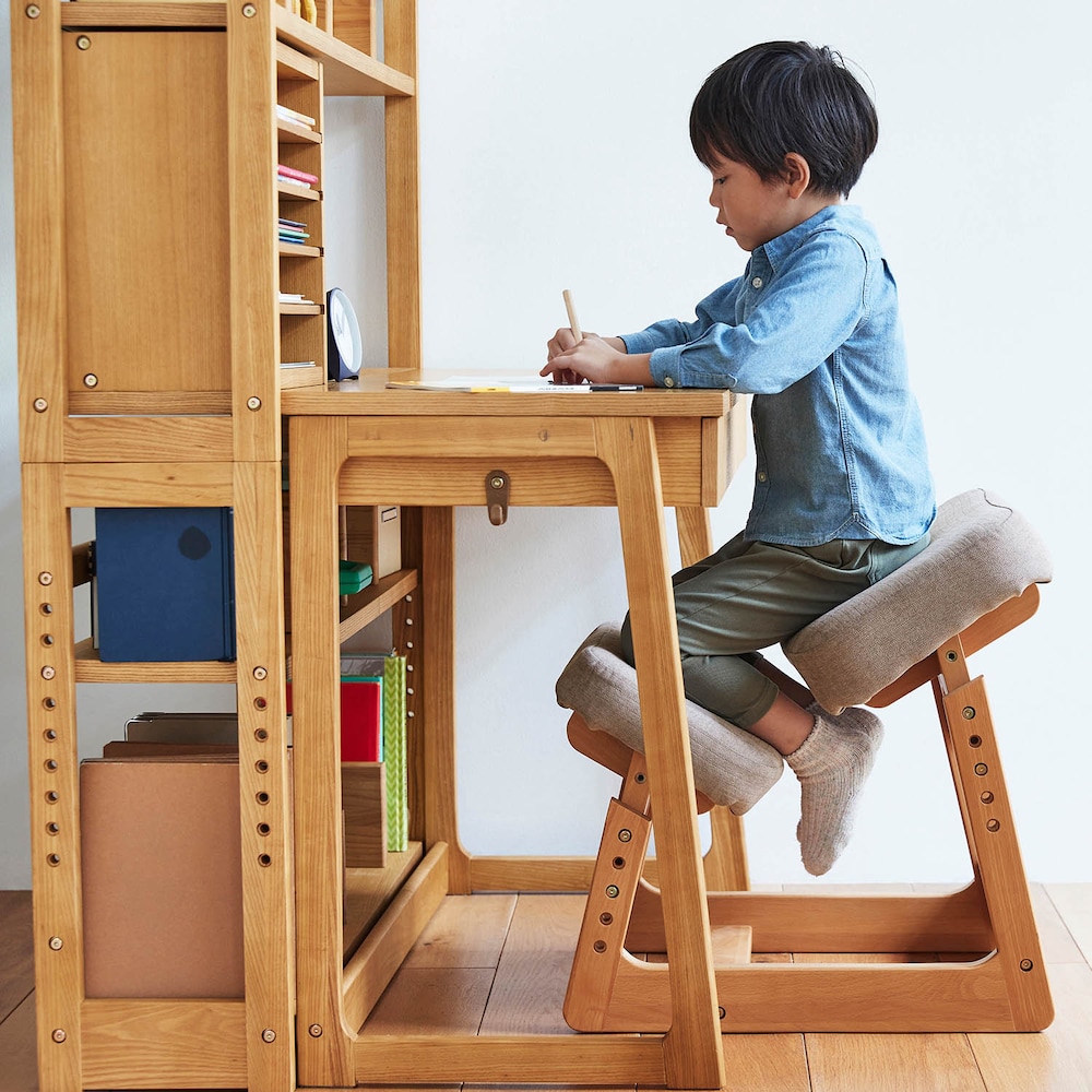 机とラックを合体させれば広々した作業スペースに