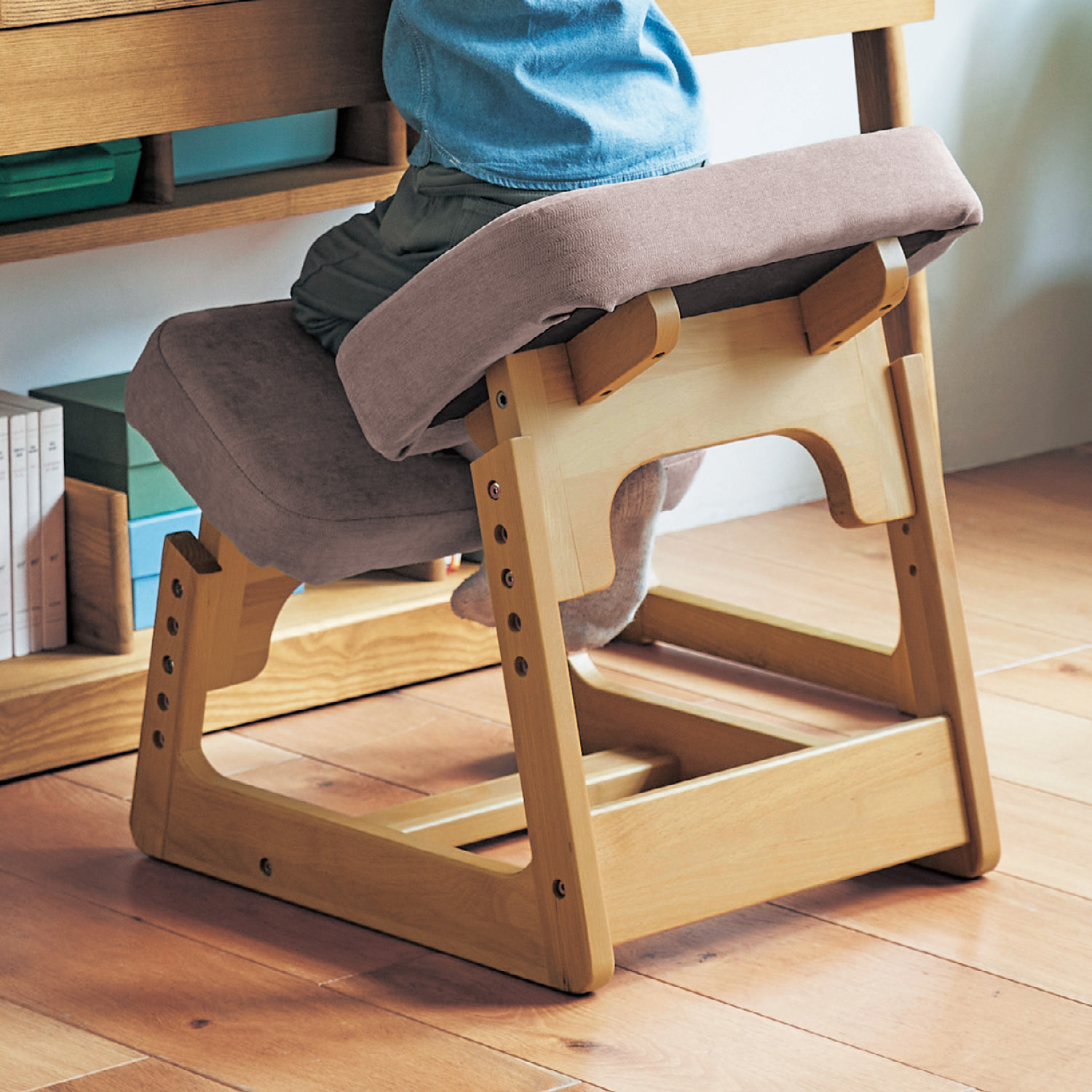 【ベルメゾン】ビーチ材の背すじピンと学習チェア