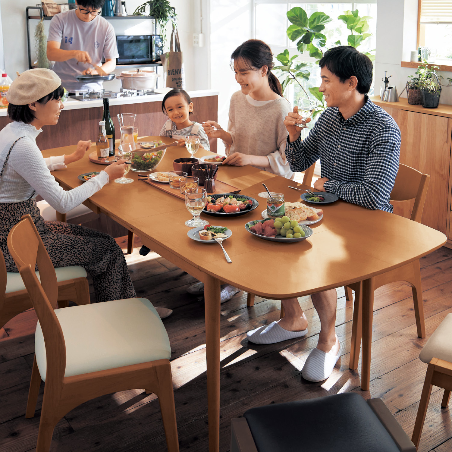 【ベルメゾン】6つのスタイルに変化する伸長式ダイニングテーブル