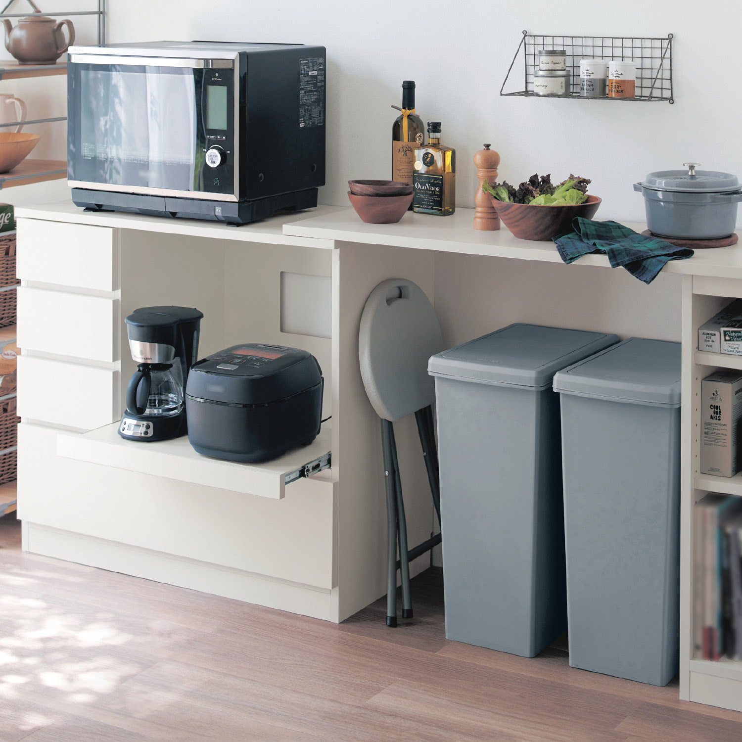 【ベルメゾン】ダスト上が活用できる伸縮キッチンカウンター