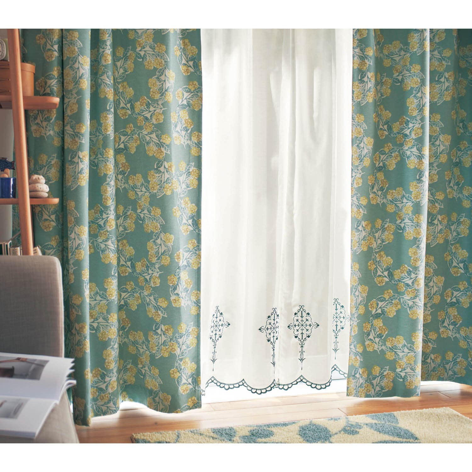 ＜ベルメゾン＞フラワーリースデザインの綿混遮光・遮熱カーテン