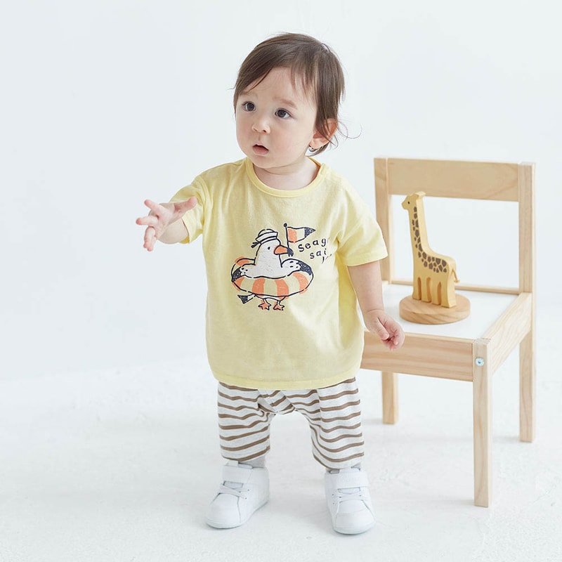 ペールイエロー／モデル身長77cm・80サイズ着用