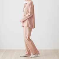 モデル身長168cm／Ｍ ※写真は撮影用のため股下+4cmになります。