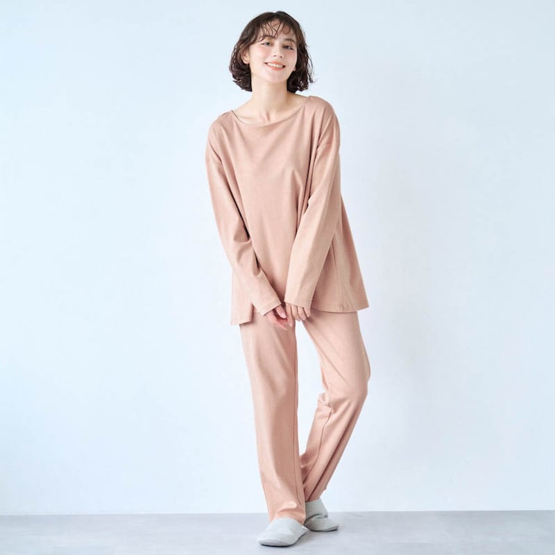 コーラルピンク