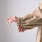 袖口は見えにくい裏側をゴム仕様にして腕まくりもしやすい