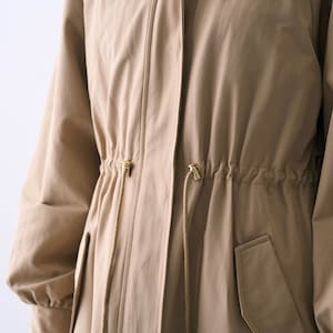 シルエットを調節できるドローストリング仕様