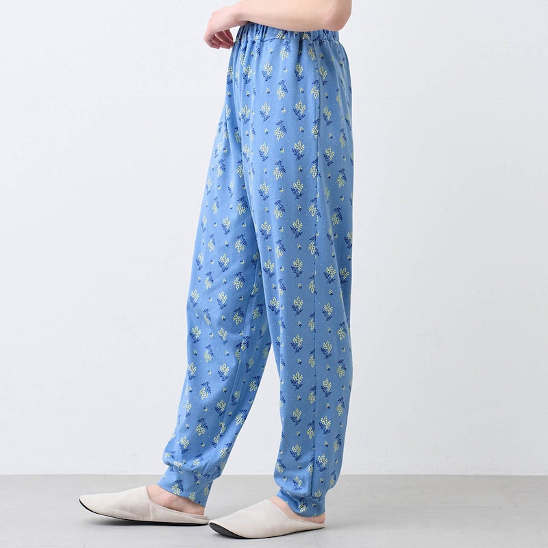 モデル身長167cm／M ※撮影用のため、股下＋4cmになります