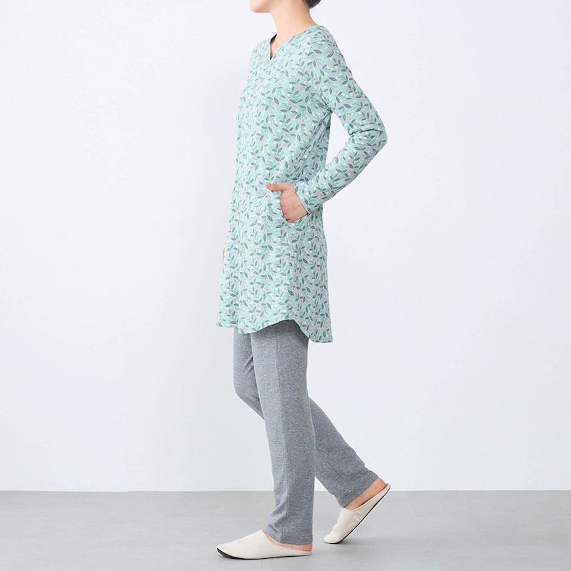 モデル身長168cm／M　※写真は撮影用のため股下＋4cmになります。