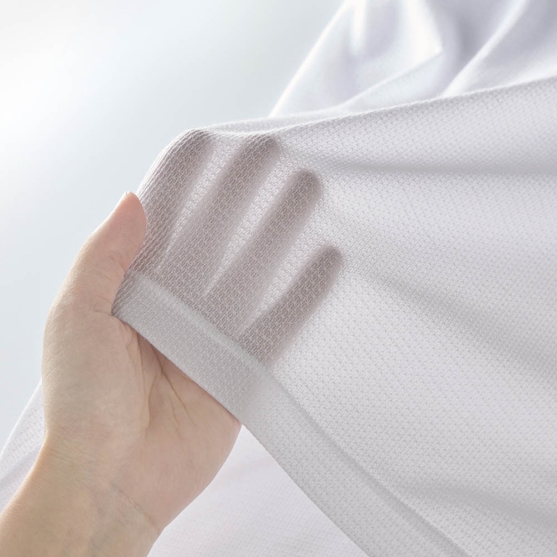 軽くて涼しい薄手素材