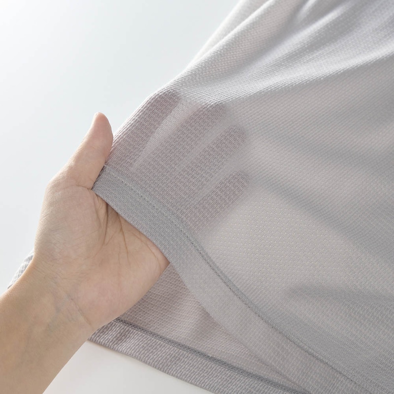 軽くて涼しい薄手素材