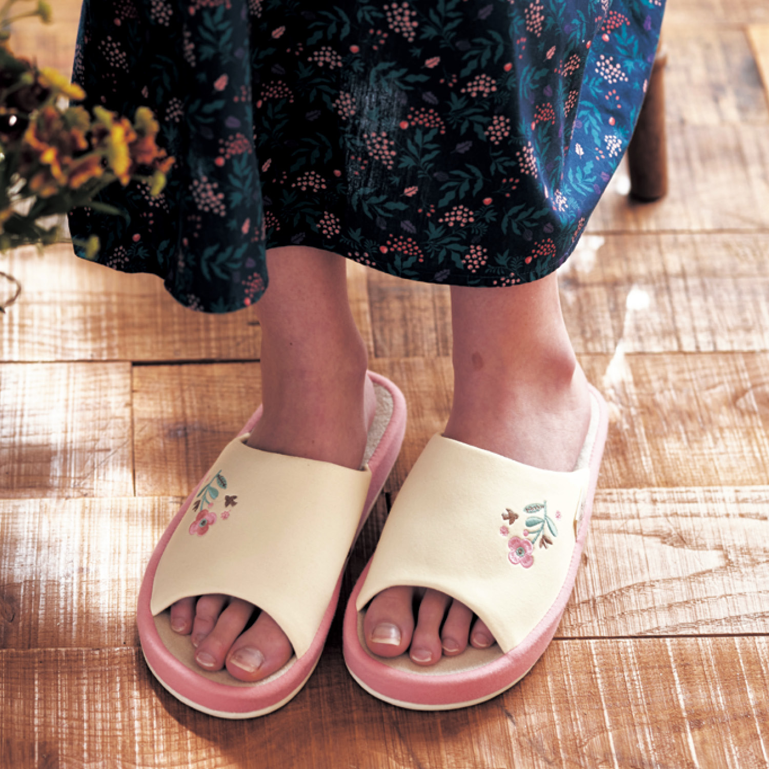 【ミニラボ/mini labo】刺繍が可愛いコンフォートスリッパ 「ミニラボ」 【ミニラボ/mini labo】刺繍が可愛いコンフォートスリッパ 「ミニラボ」