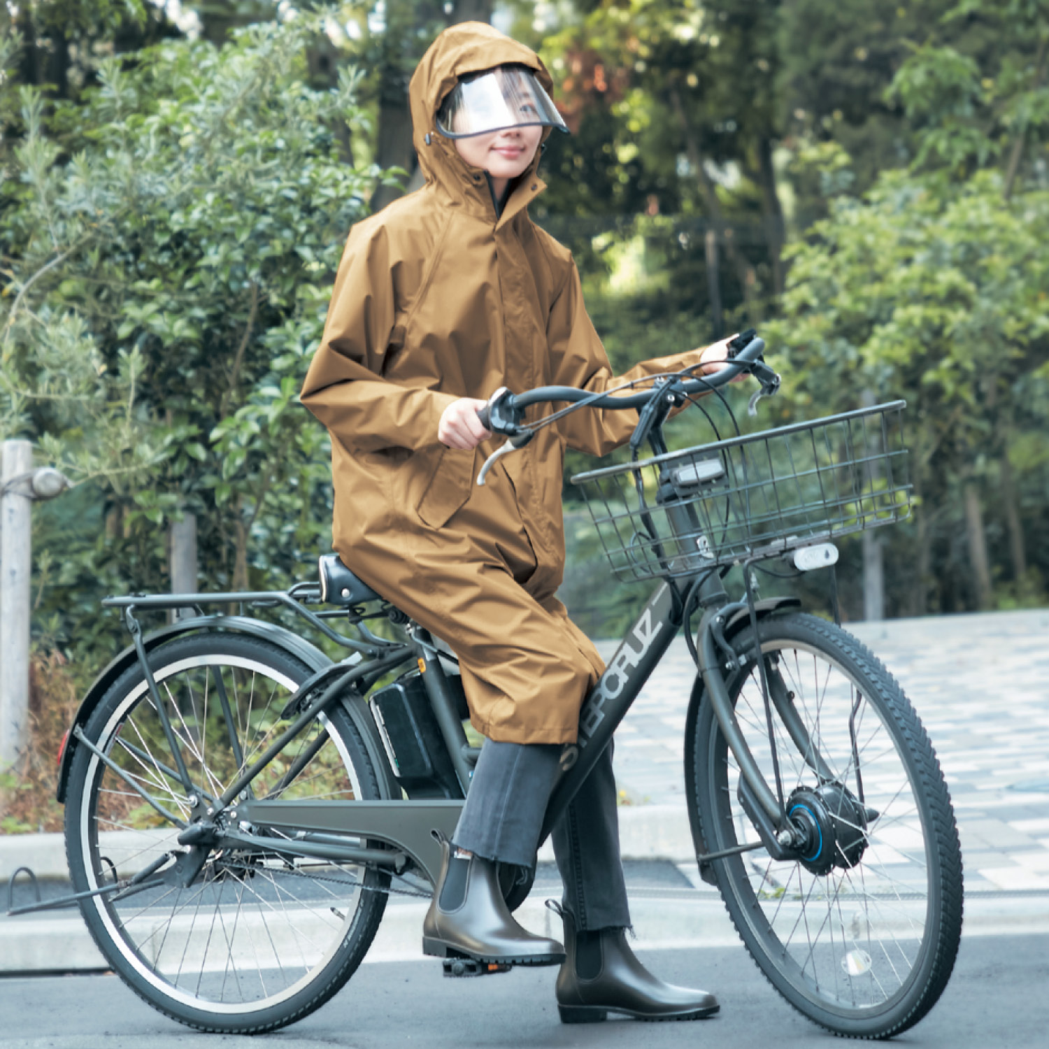 【超最強】バイザーを取り付けられるサイクルレインコート 【夏の超最強】