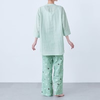 モデル身長167cm／M ※写真は撮影用のため股下+4㎝になります。