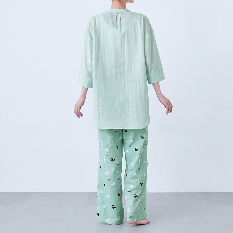 モデル身長167cm／M ※写真は撮影用のため股下+4㎝になります。