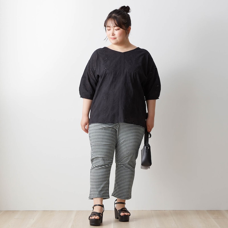 モデル身長154cm／トップス3L・ボトムス4L着用