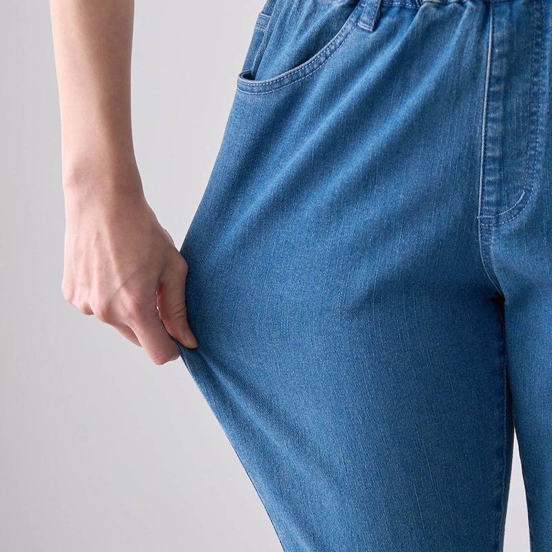 ハイストレッチで肌なじみの良い素材を使用