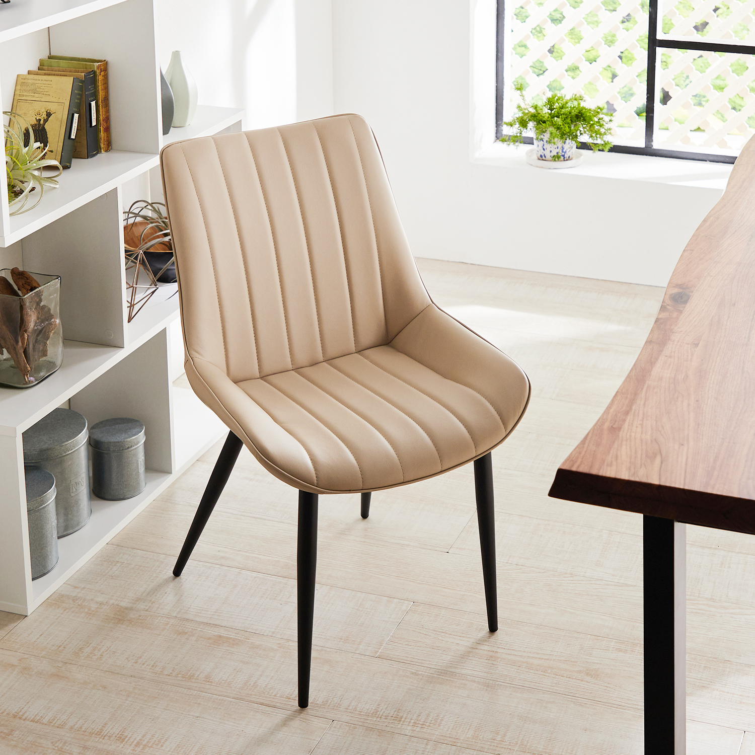 【ベルメゾン】お手入れしやすい合皮のダイニングチェア2脚セット