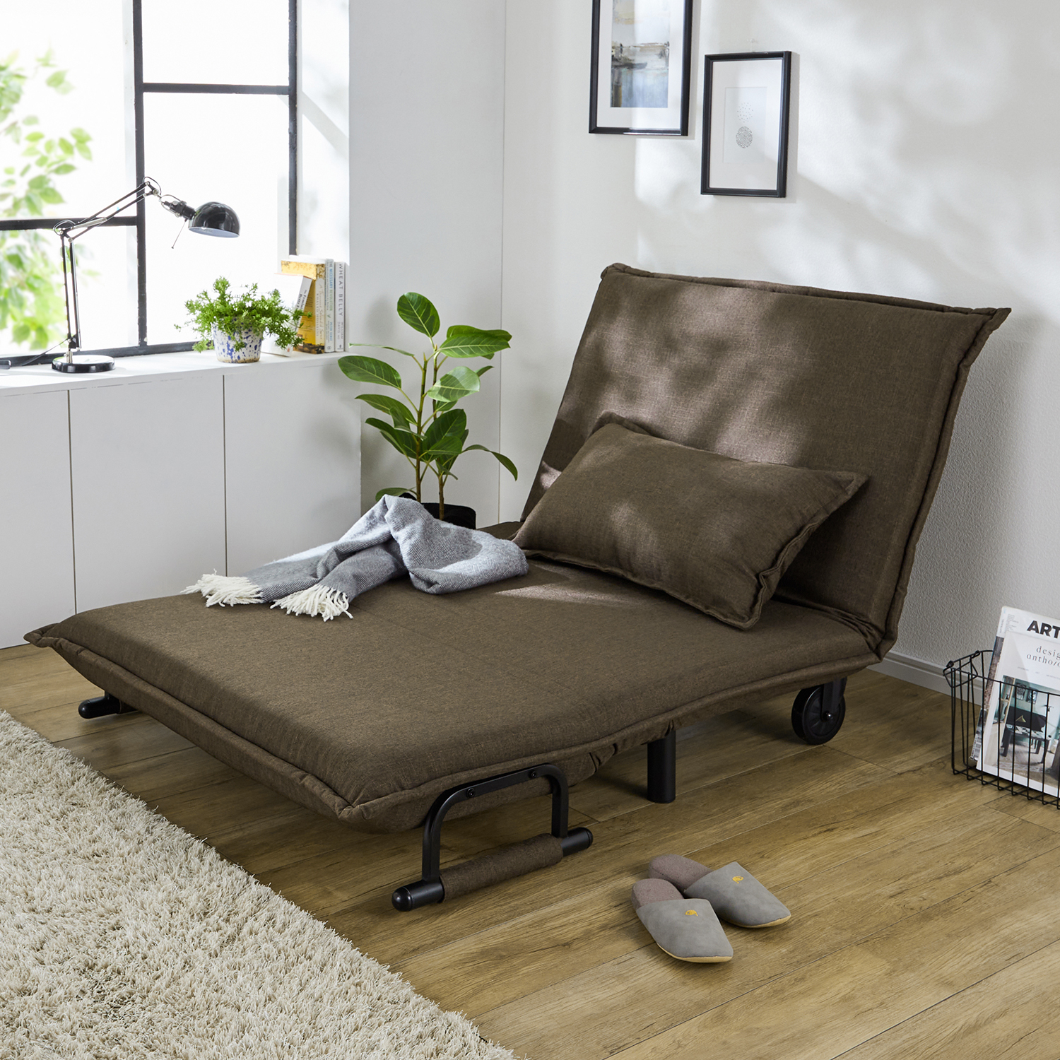 【ベルメゾン】脚を伸ばしてくつろげるクッション付きソファーベッド