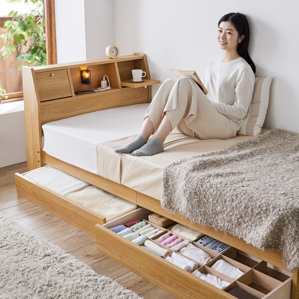 【ベルメゾン】フラップ扉を備えたコンセント・引出し収納付きベッド