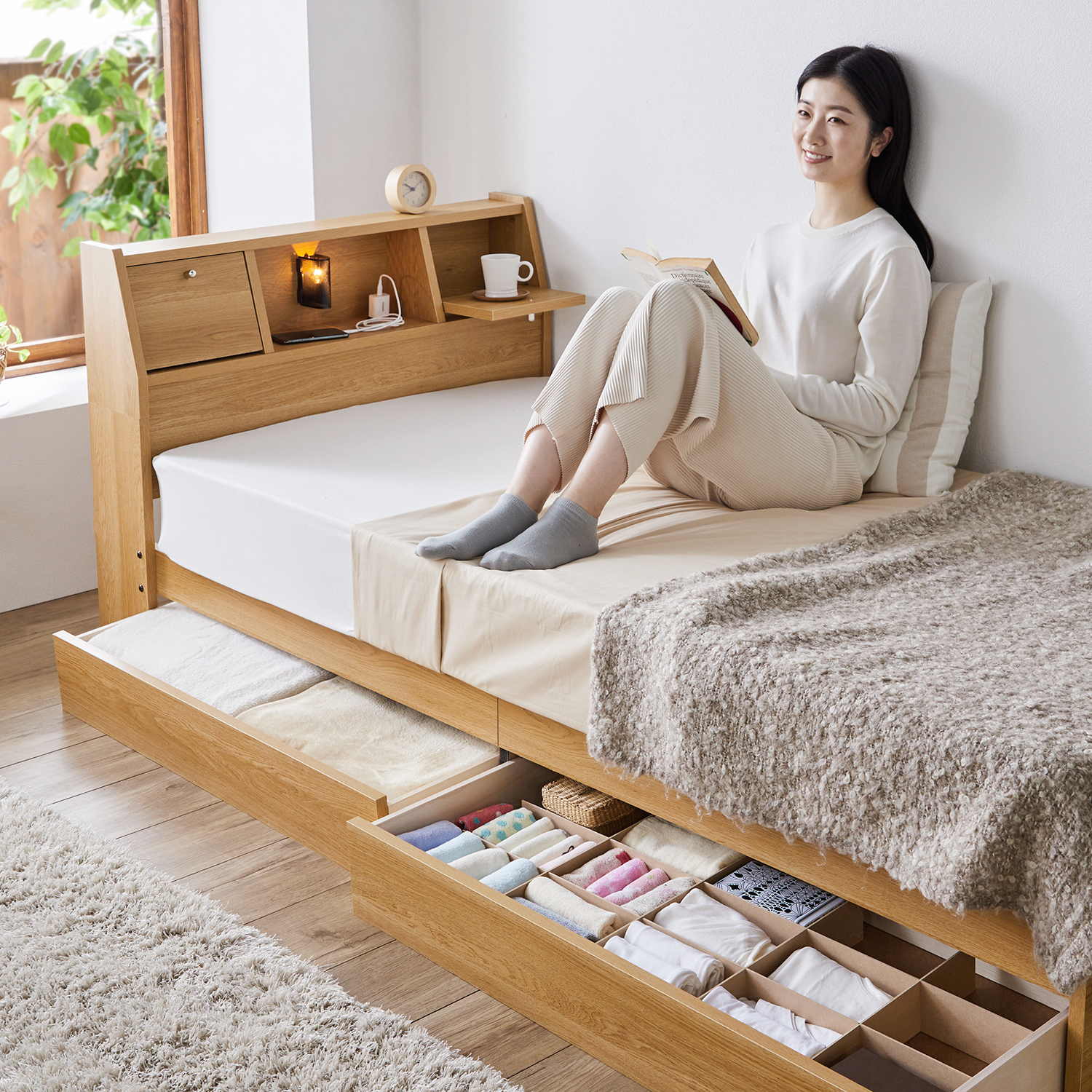 【ベルメゾン】フラップ扉を備えたコンセント・引出し収納付きベッド 【ベルメゾン】フラップ扉を備えたコンセント・引出し収納付きベッド