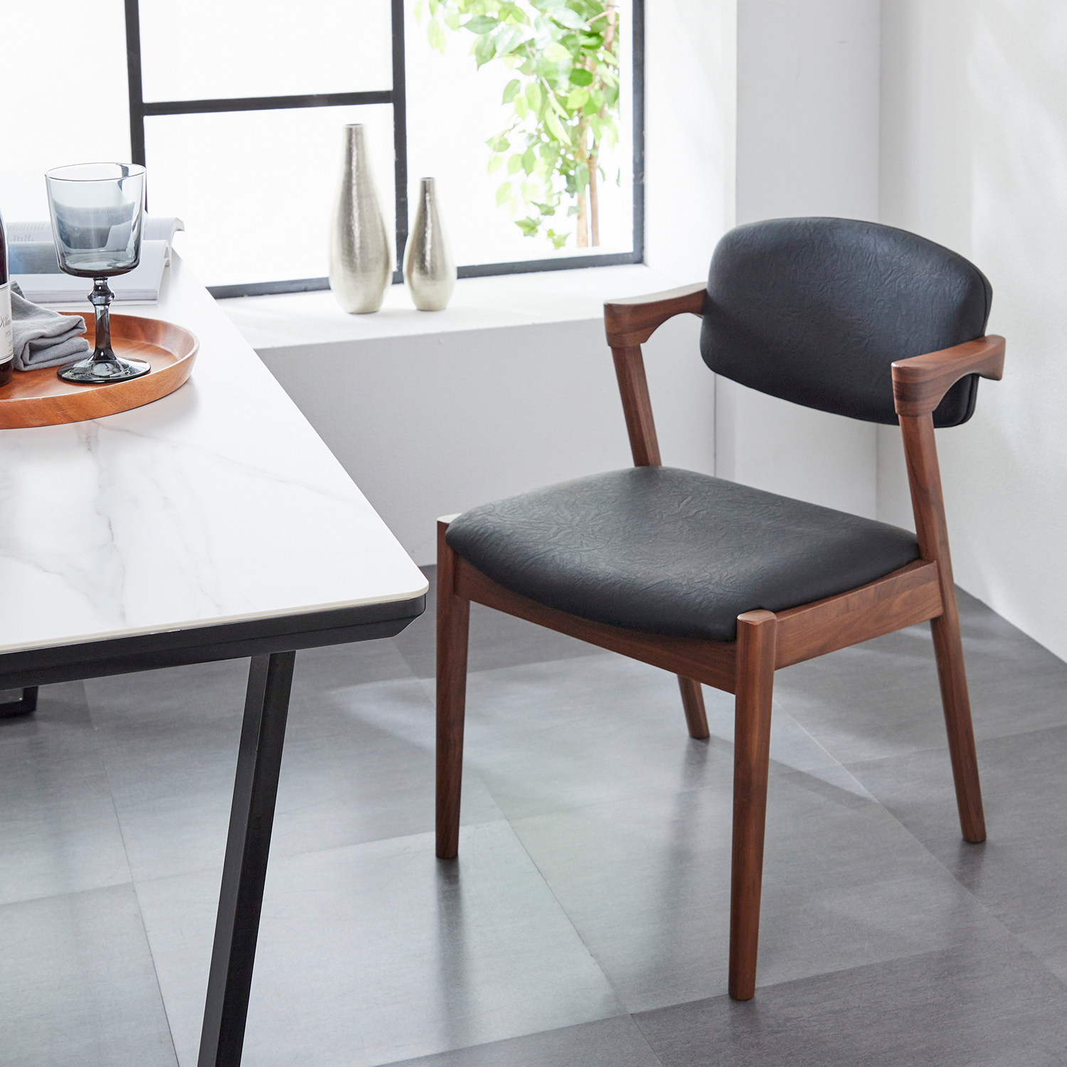 【ベルメゾン】ウォルナット材の座面を選べるハーフアームダイニングチェア2脚セット