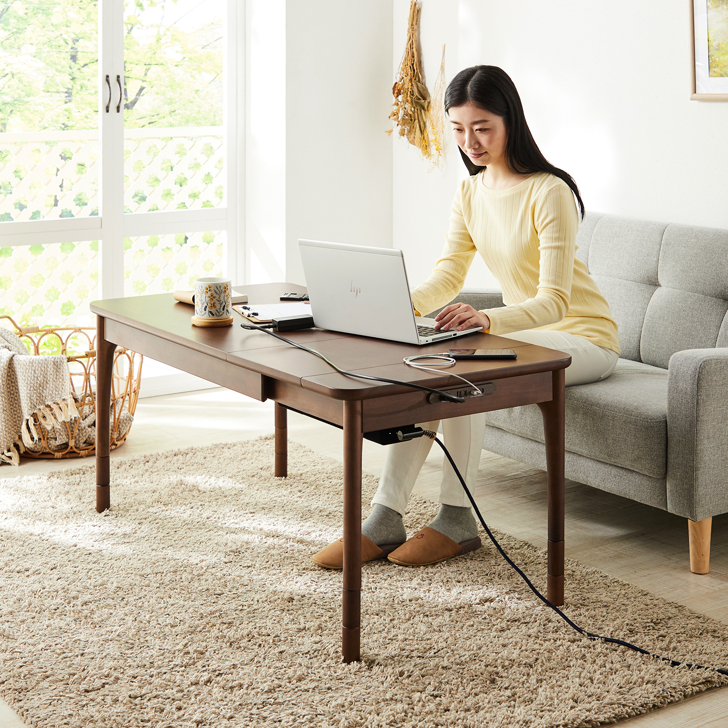 【ベルメゾン】コンセント & USB付き布団レスの伸長式リビングこたつテーブル 【ベルメゾン】コンセント & USB付き布団レスの伸長式リビングこたつテーブル