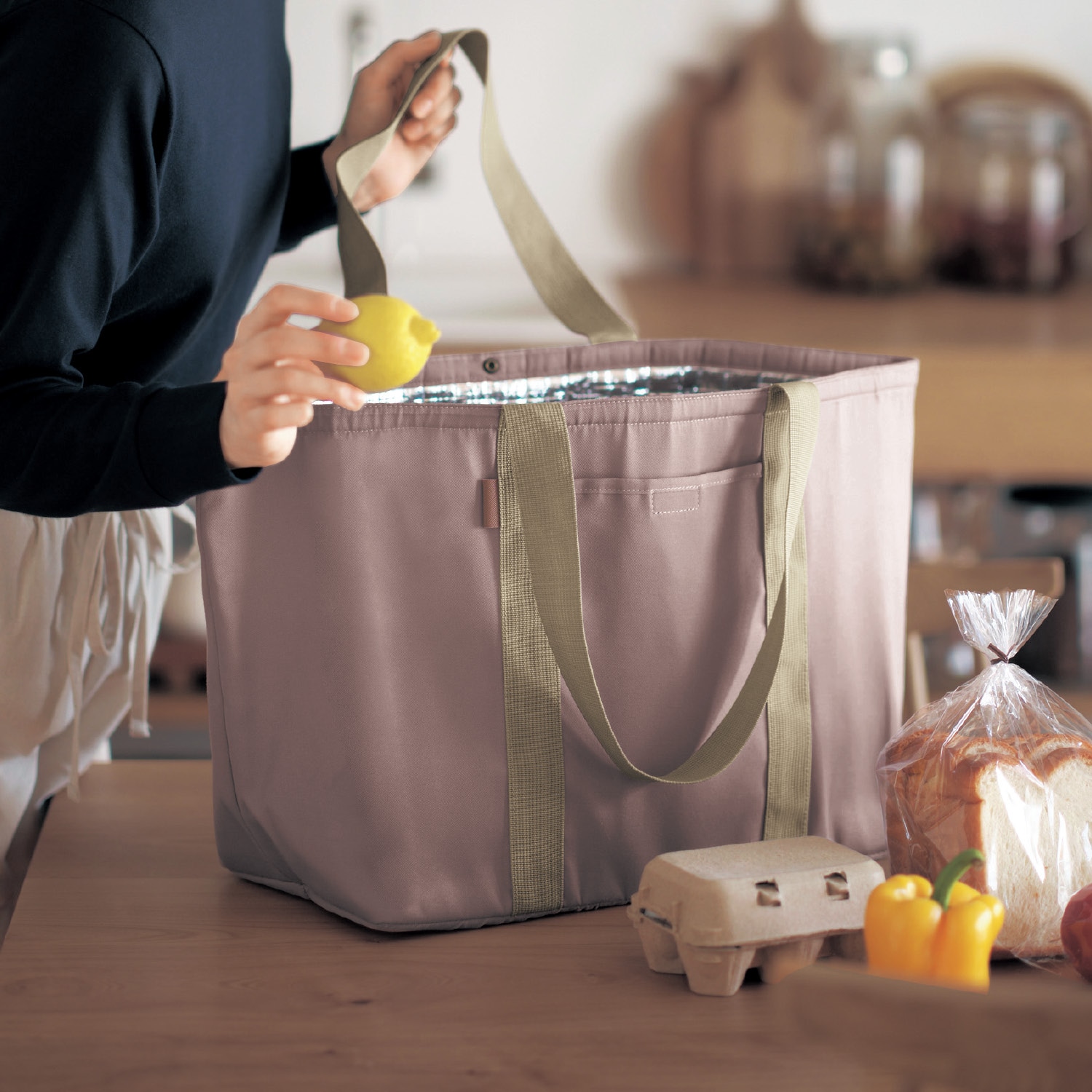 シンプルデザインで自立する大容量お買い物バッグ（エコバッグ