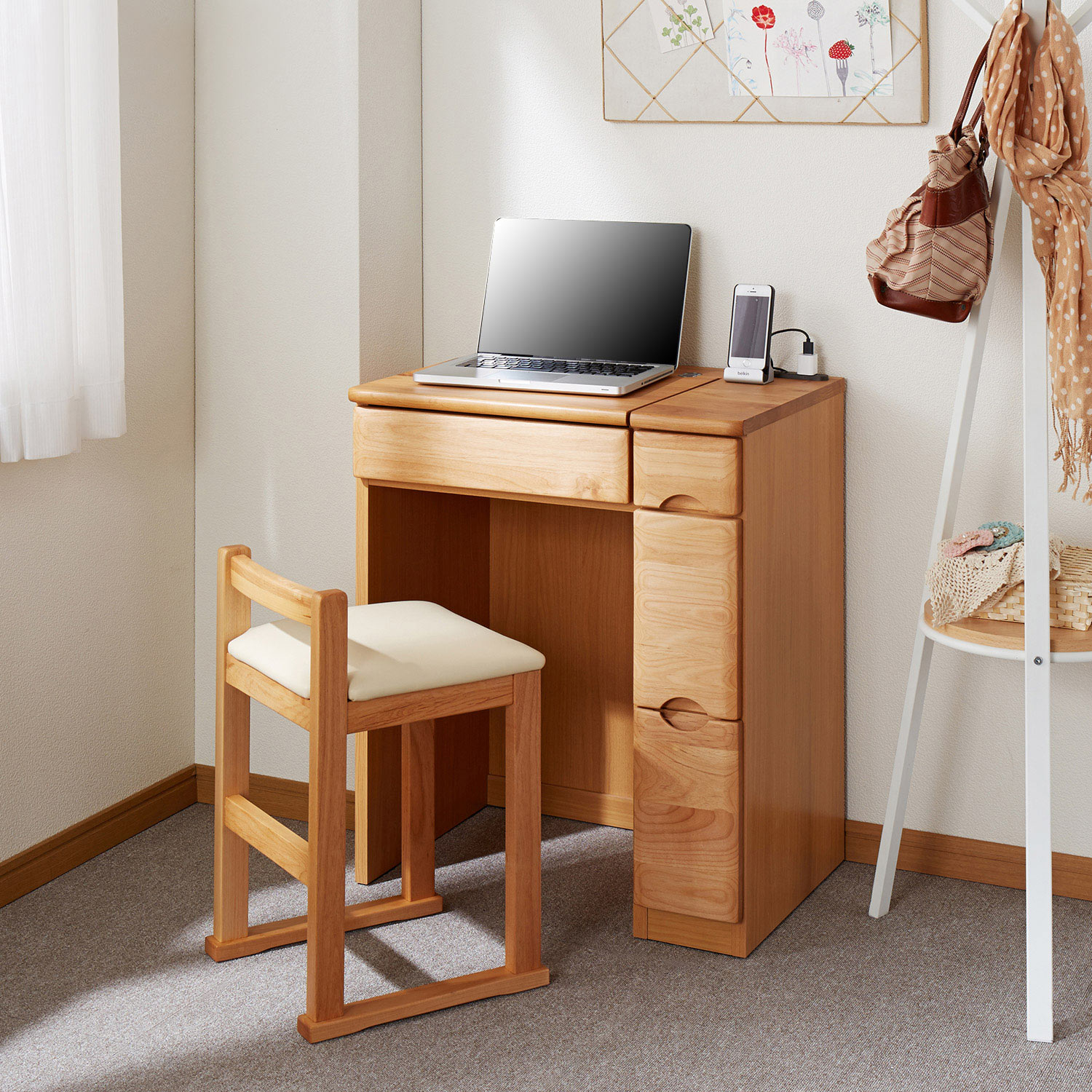 【ベルメゾン】アルダー材のドレッサー(スツール付き) 【ベルメゾン】アルダー材のドレッサー(スツール付き)