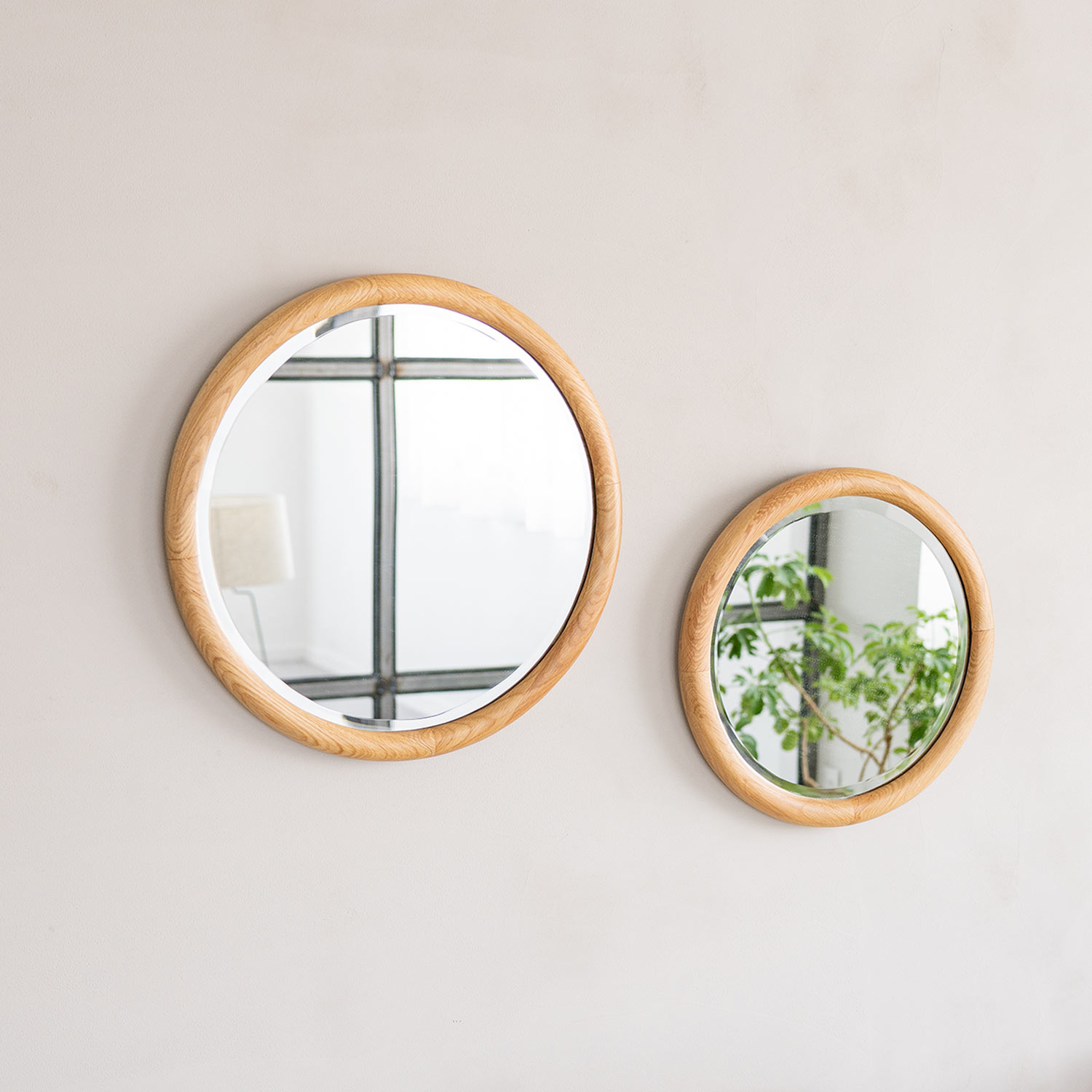 【ノーウェアライクホーム/NOWHERE LIKE HOME】オーク材の円形壁掛けミラー 【ノーウェアライクホーム/NOWHERE LIKE HOME】オーク材の円形壁掛けミラー