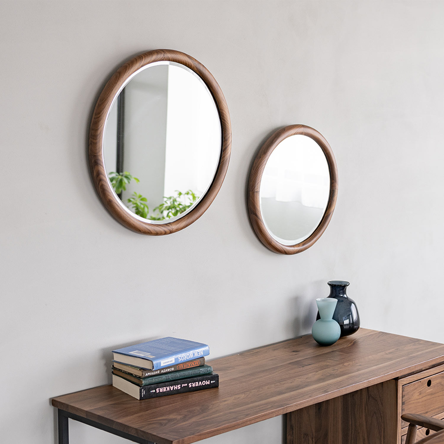 【ノーウェアライクホーム/NOWHERE LIKE HOME】ウォルナット材の円形壁掛けミラー