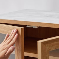 C／ガラス扉はプッシュ式で、軽い力で開くことができます。