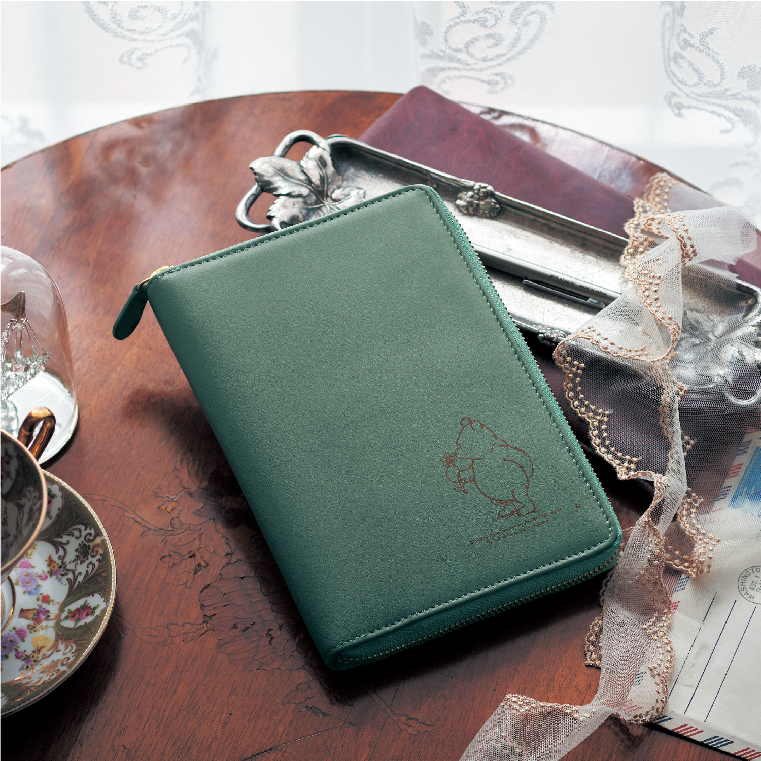 ラムレザーを使った高級感のあるお薬手帳ケース クラシック プー ディズニー Disney 通販のベルメゾンネット ラムレザーを使った高級感のあるお薬手帳ケース クラシック プー ディズニー Disney 通販のベルメゾンネット