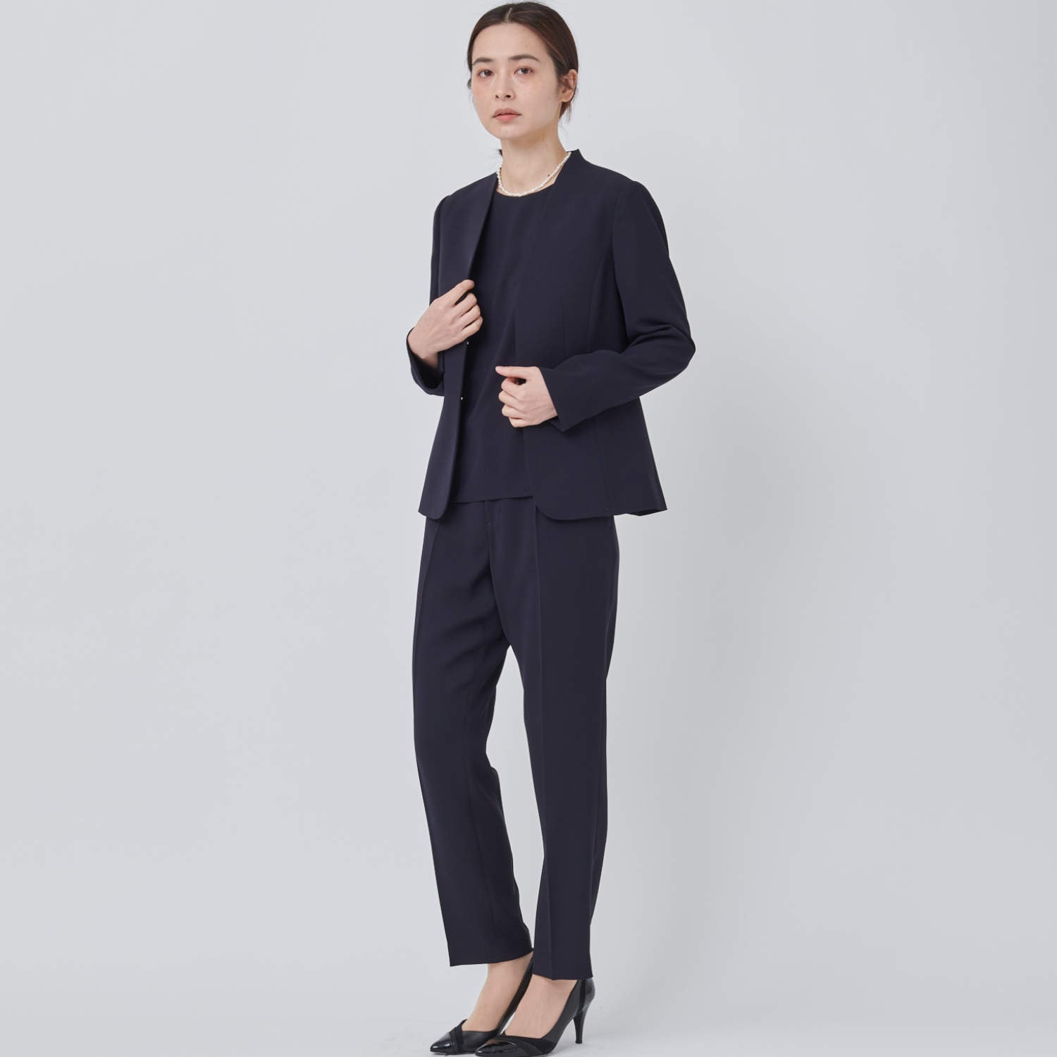 セール正規品ベルメゾン　黒　パンツスーツ　ブラウス付　７号サイズ スーツ・フォーマル・ドレス