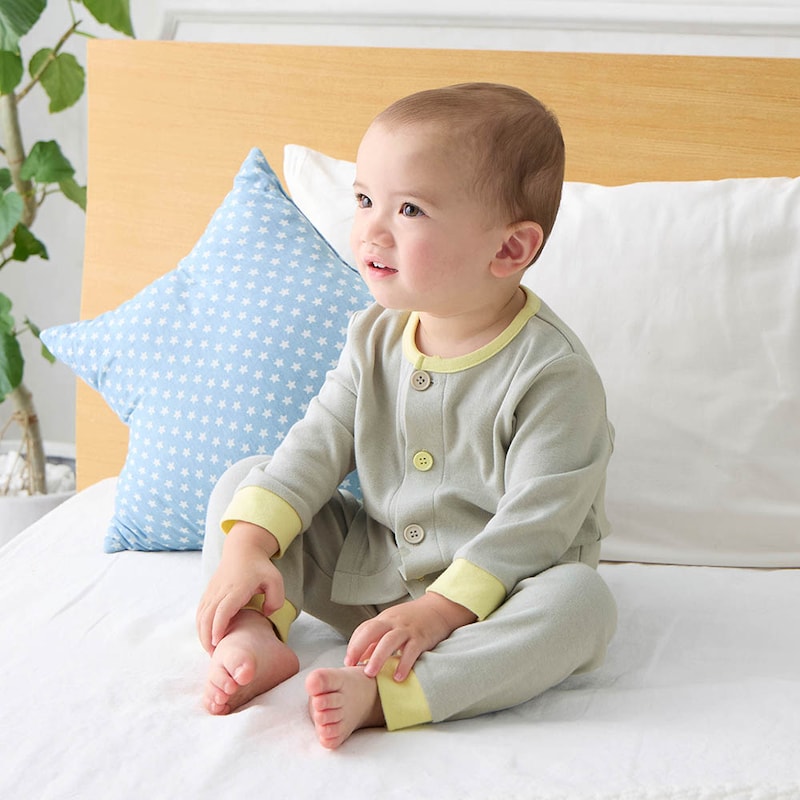 ライトグレー×イエロー／モデル身長82㎝・80サイズ着用・体重11.2㎏