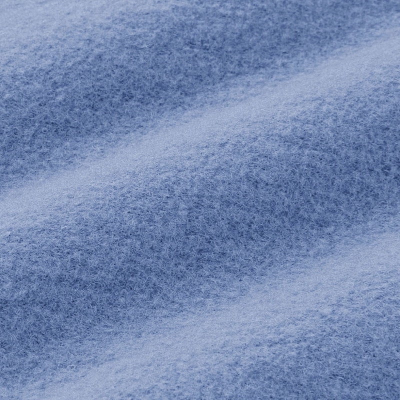 裏側を起毛させた裏起毛素材。柔らかくふわっとした肌触りで、暖かさが特徴