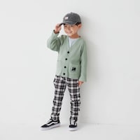 スモーキーグリーン／モデル身長107cm・110サイズ着用