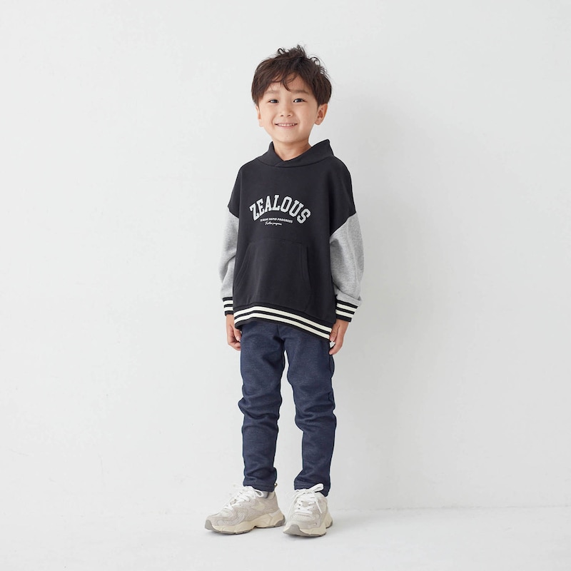 ブラック／モデル身長107cm・110サイズ着用