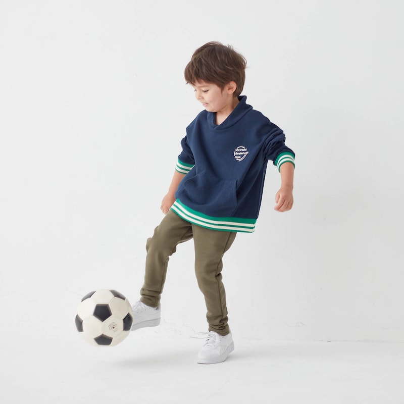 ネイビー／モデル身長106.5cm・110サイズ着用