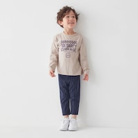ロゴ／モデル身長107cm・110サイズ着用